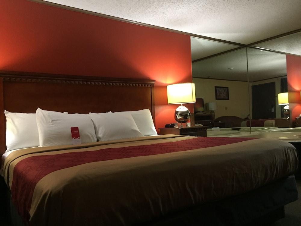 Econo Lodge Norwalk Dış mekan fotoğraf
