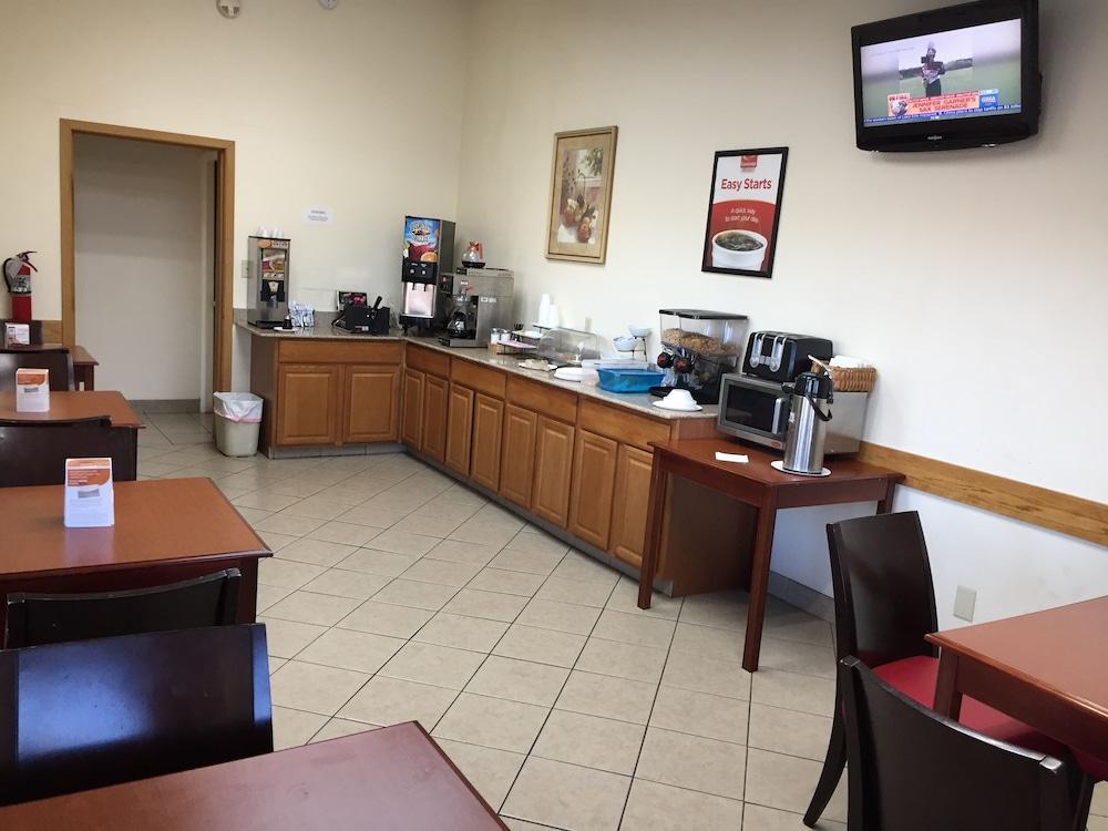 Econo Lodge Norwalk Dış mekan fotoğraf