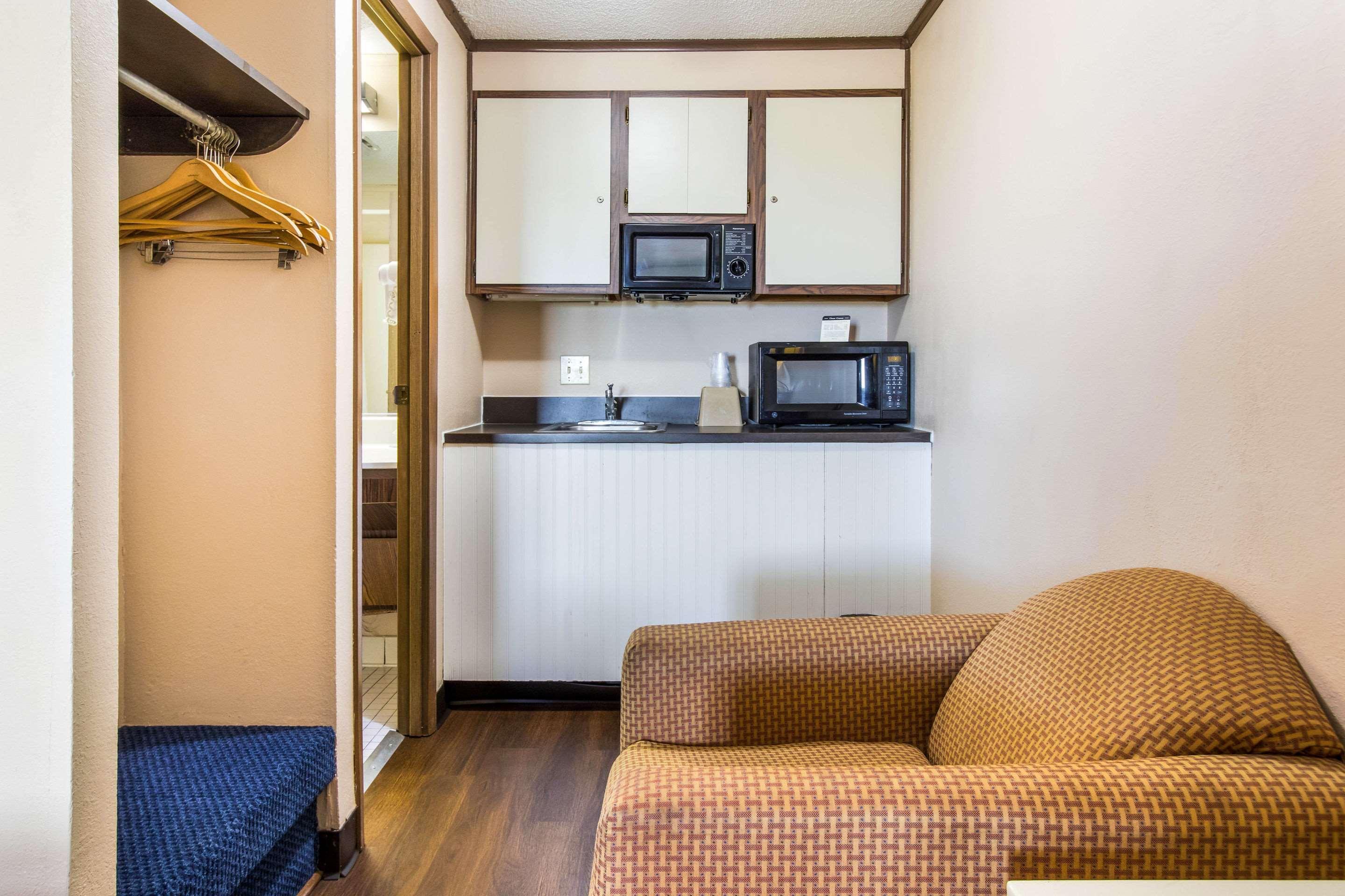 Econo Lodge Norwalk Dış mekan fotoğraf