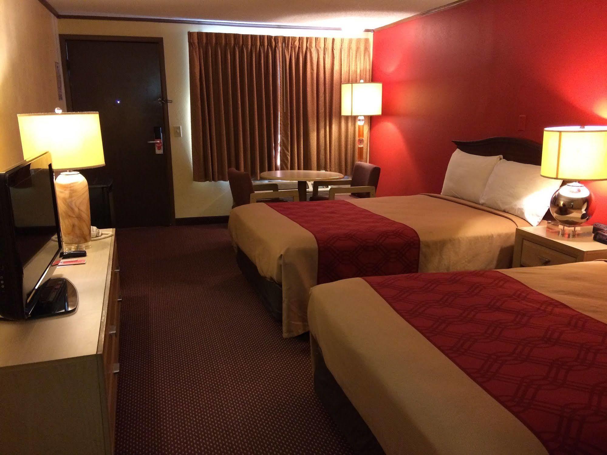 Econo Lodge Norwalk Dış mekan fotoğraf