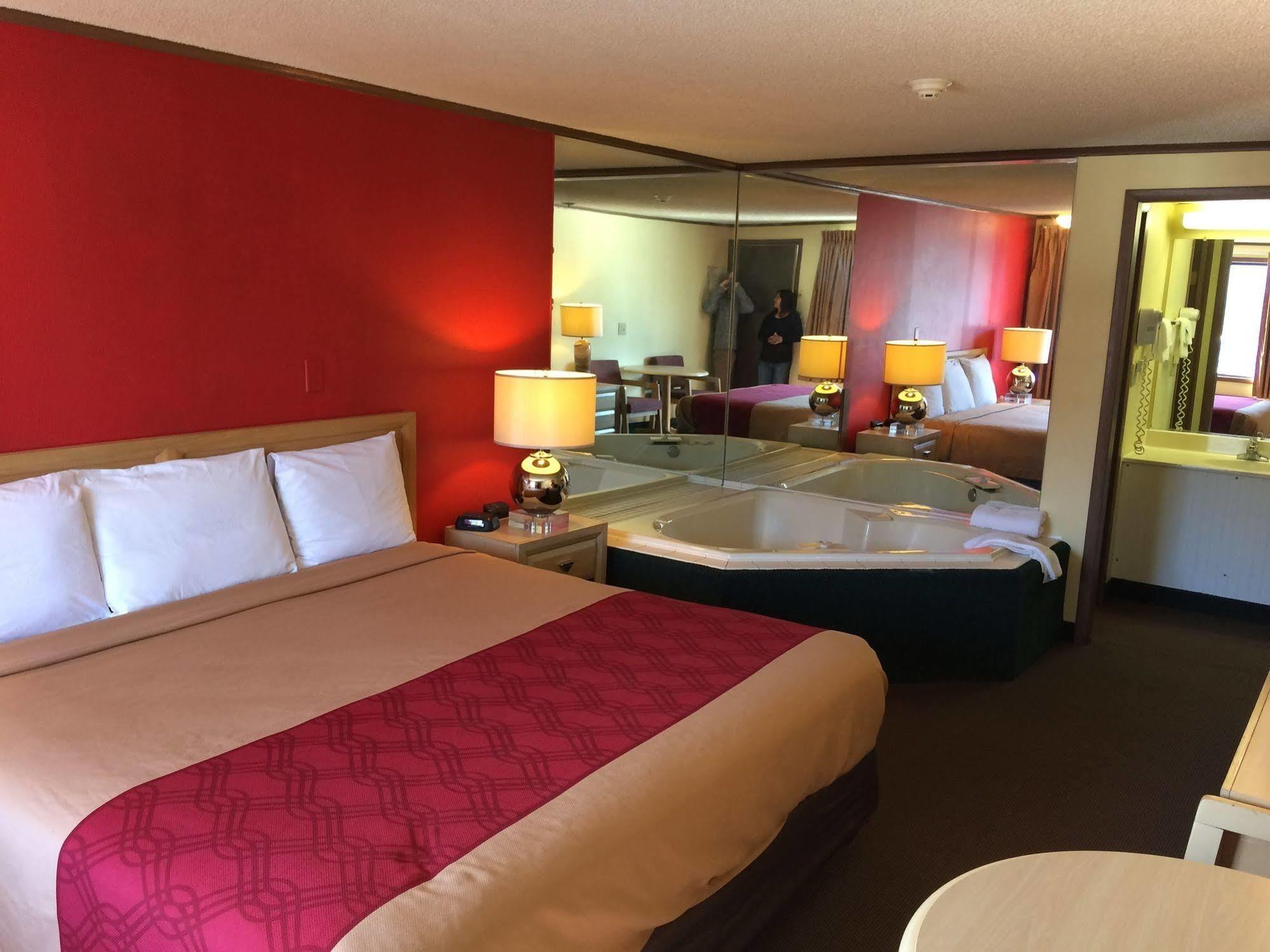 Econo Lodge Norwalk Dış mekan fotoğraf