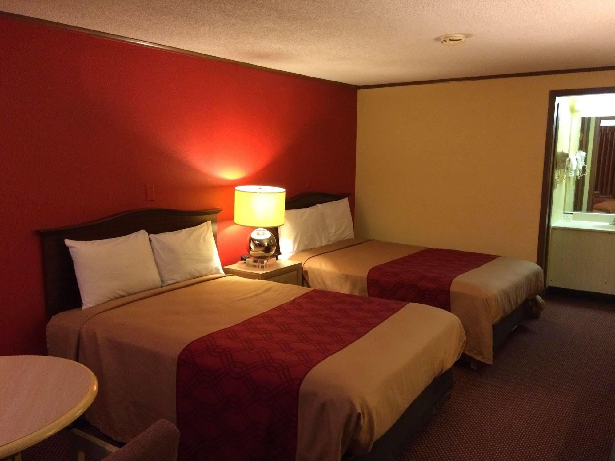 Econo Lodge Norwalk Dış mekan fotoğraf