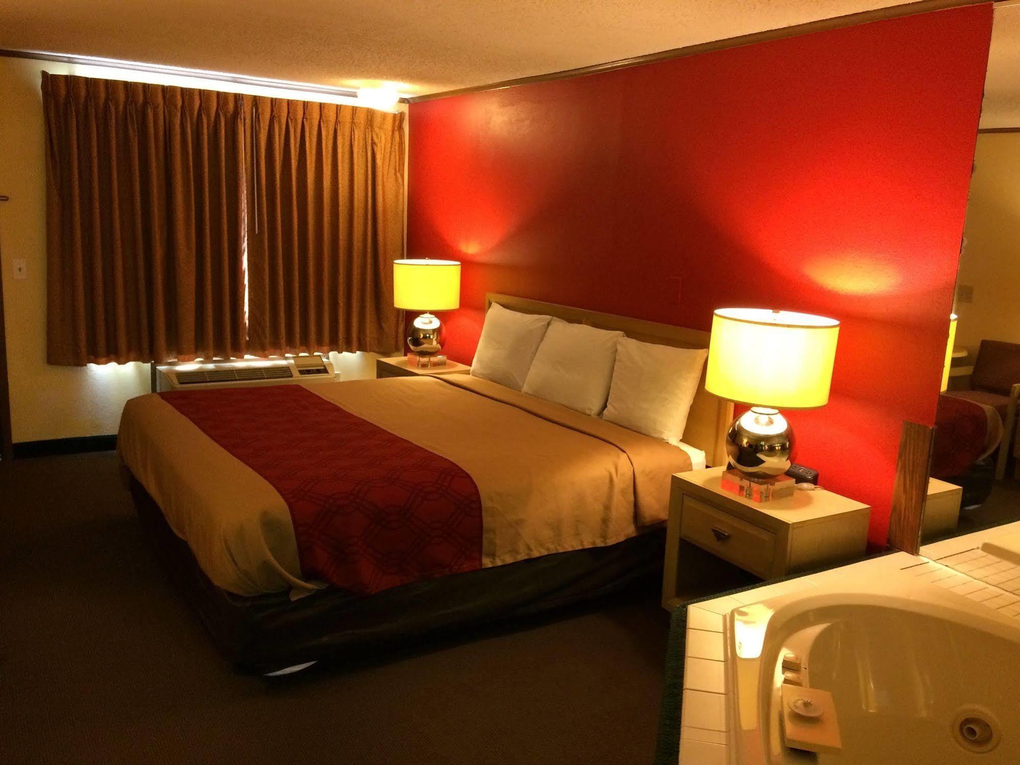 Econo Lodge Norwalk Dış mekan fotoğraf
