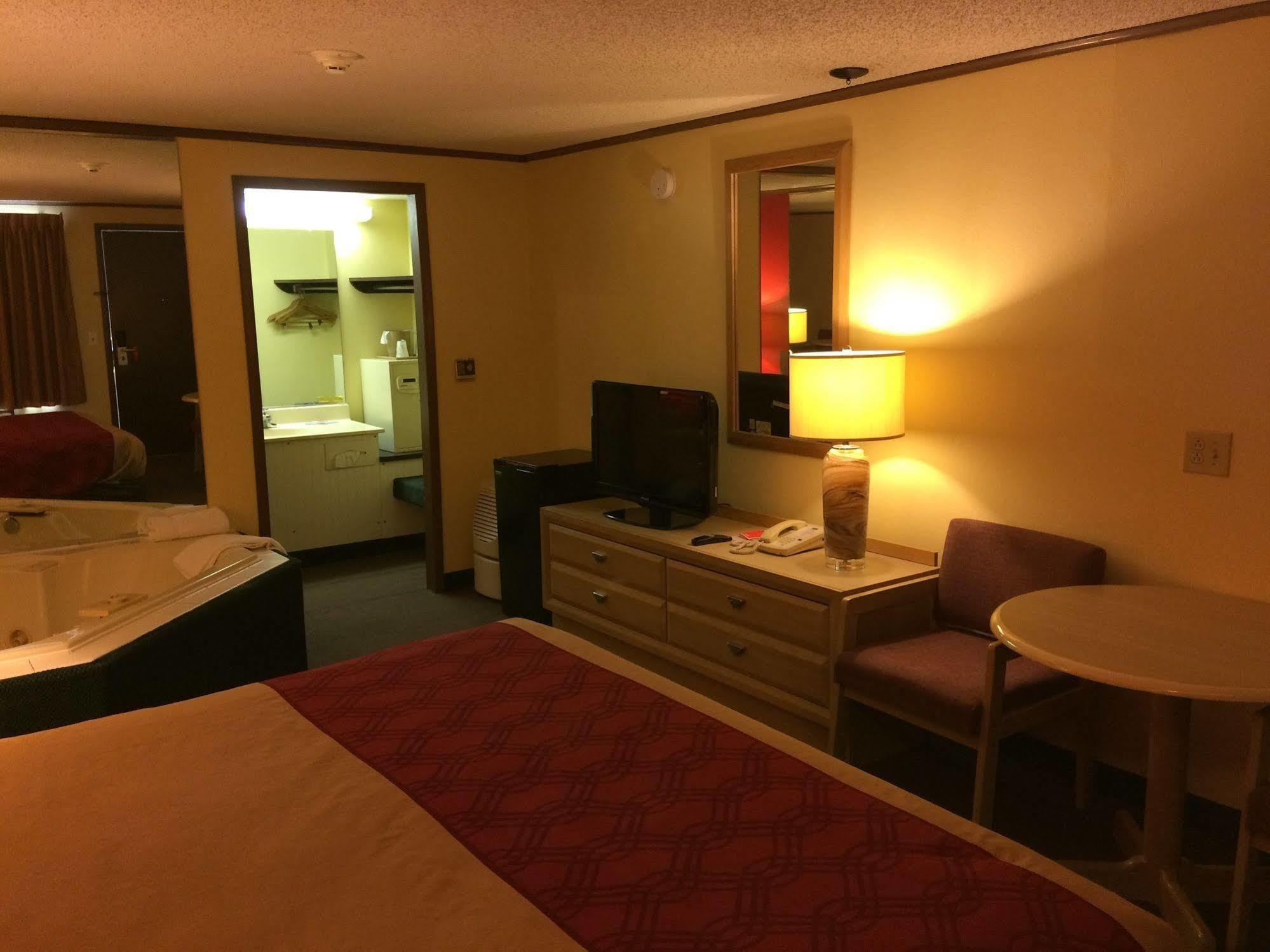 Econo Lodge Norwalk Dış mekan fotoğraf