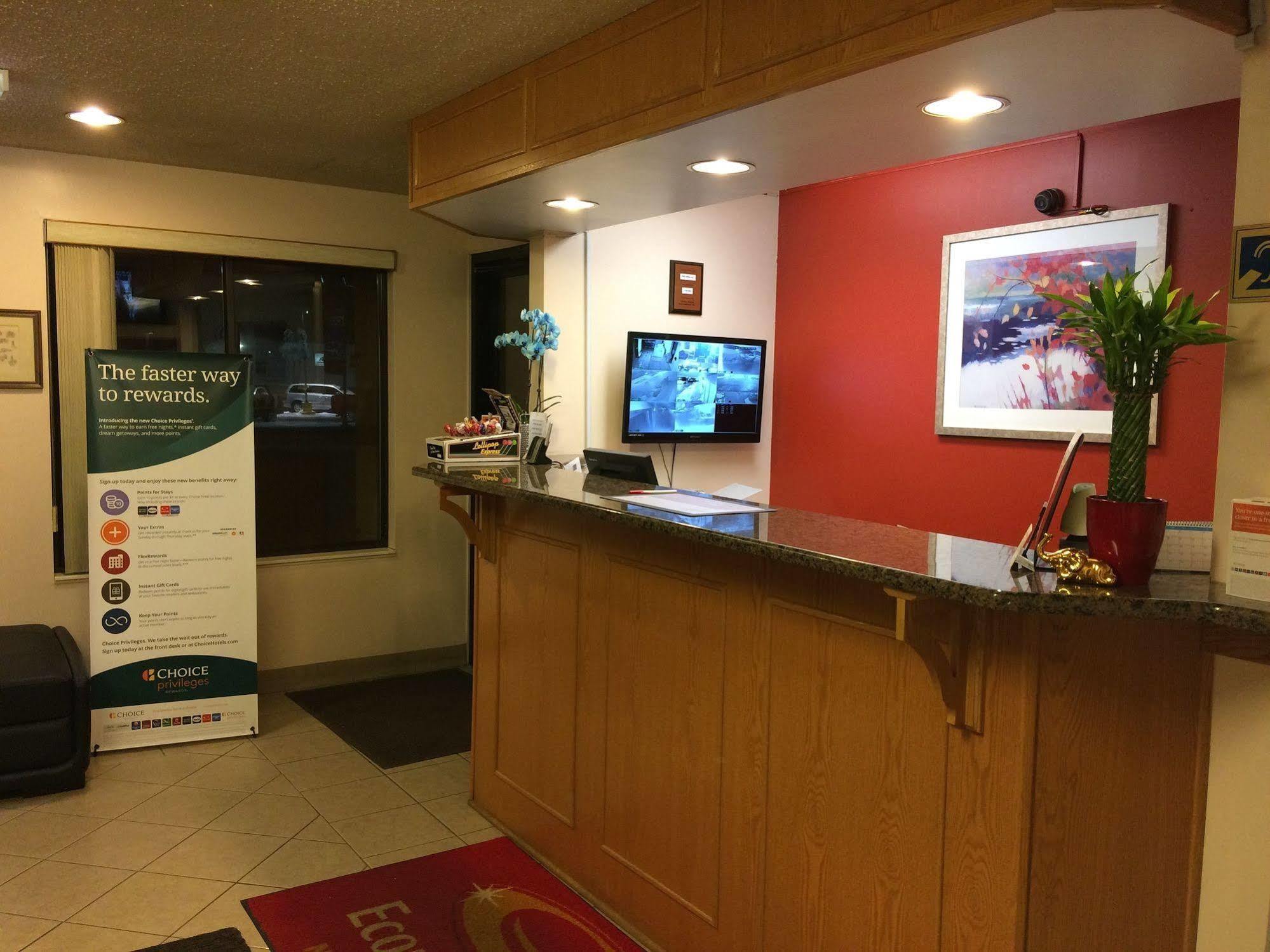 Econo Lodge Norwalk Dış mekan fotoğraf