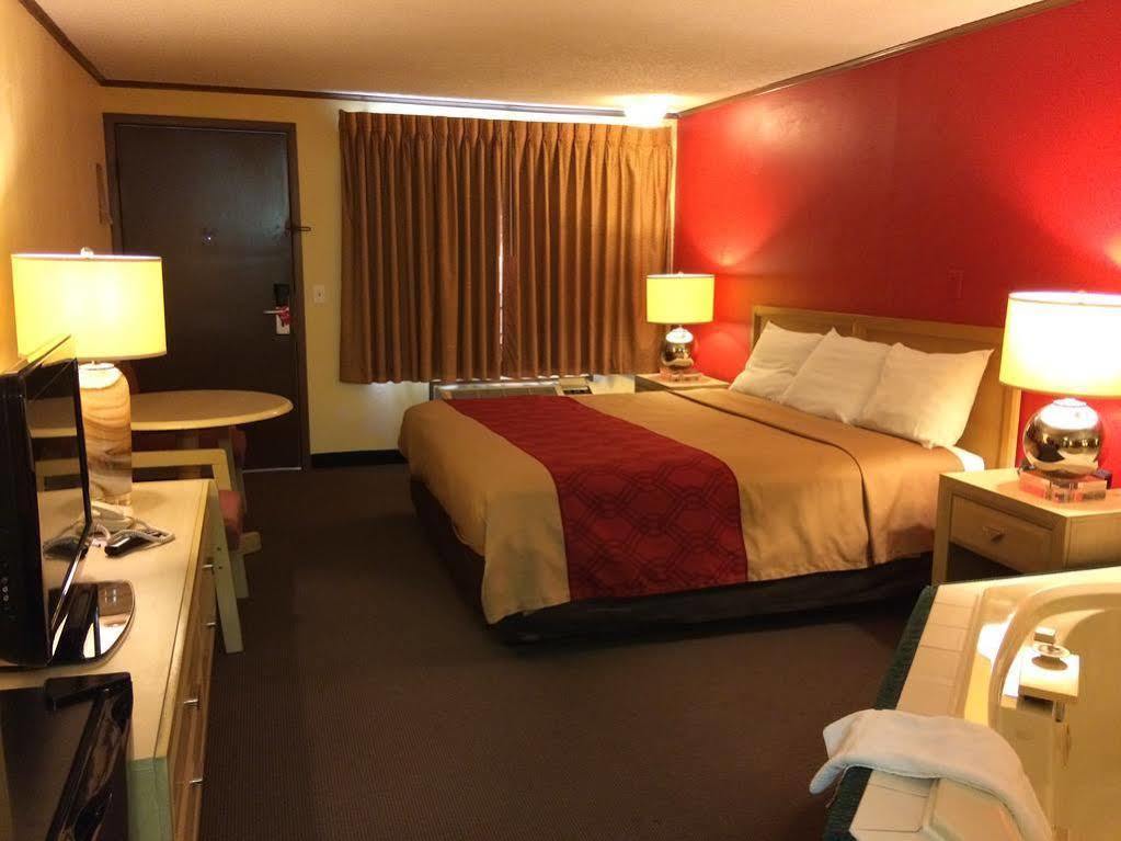 Econo Lodge Norwalk Dış mekan fotoğraf